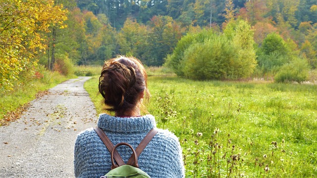 Bewegung, lowcarb und ketogene Ernaehrung, Spaziergang, Entspannung, Heißhunger